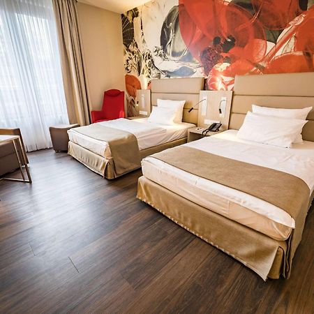 First Inn Hotel ซวิคเคา ภายนอก รูปภาพ
