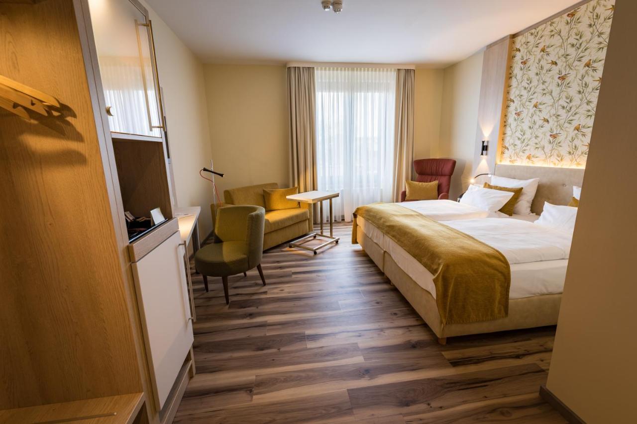 First Inn Hotel ซวิคเคา ภายนอก รูปภาพ