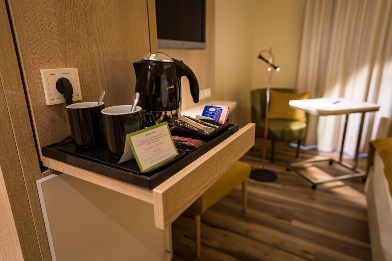 First Inn Hotel ซวิคเคา ภายนอก รูปภาพ