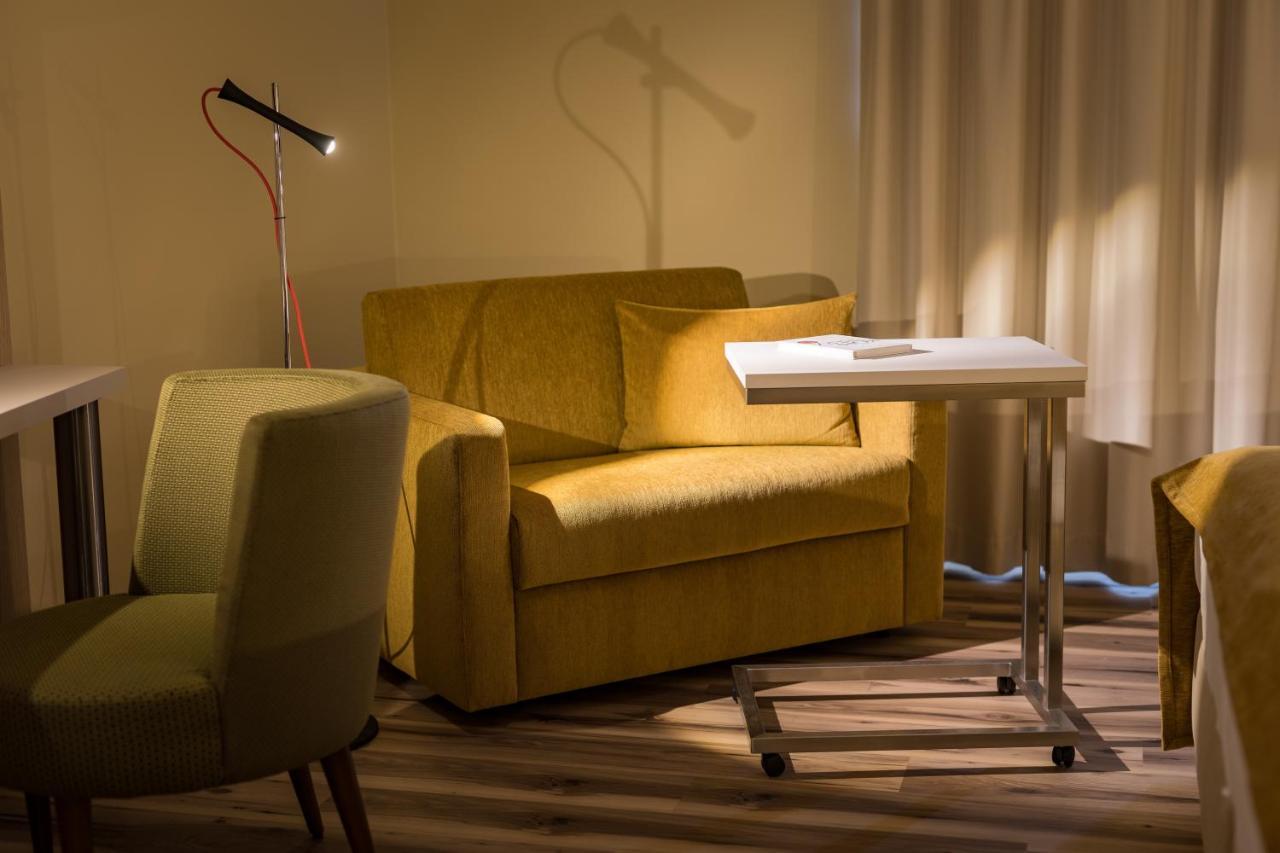 First Inn Hotel ซวิคเคา ภายนอก รูปภาพ