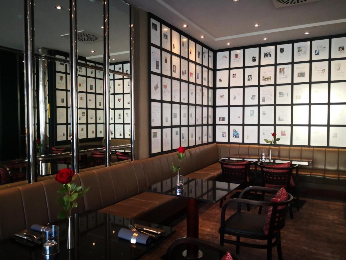 First Inn Hotel ซวิคเคา ภายนอก รูปภาพ