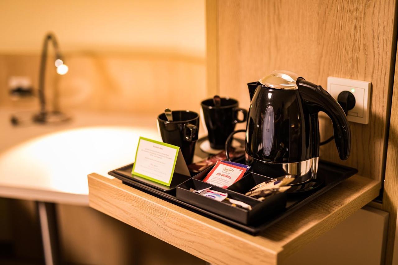 First Inn Hotel ซวิคเคา ภายนอก รูปภาพ