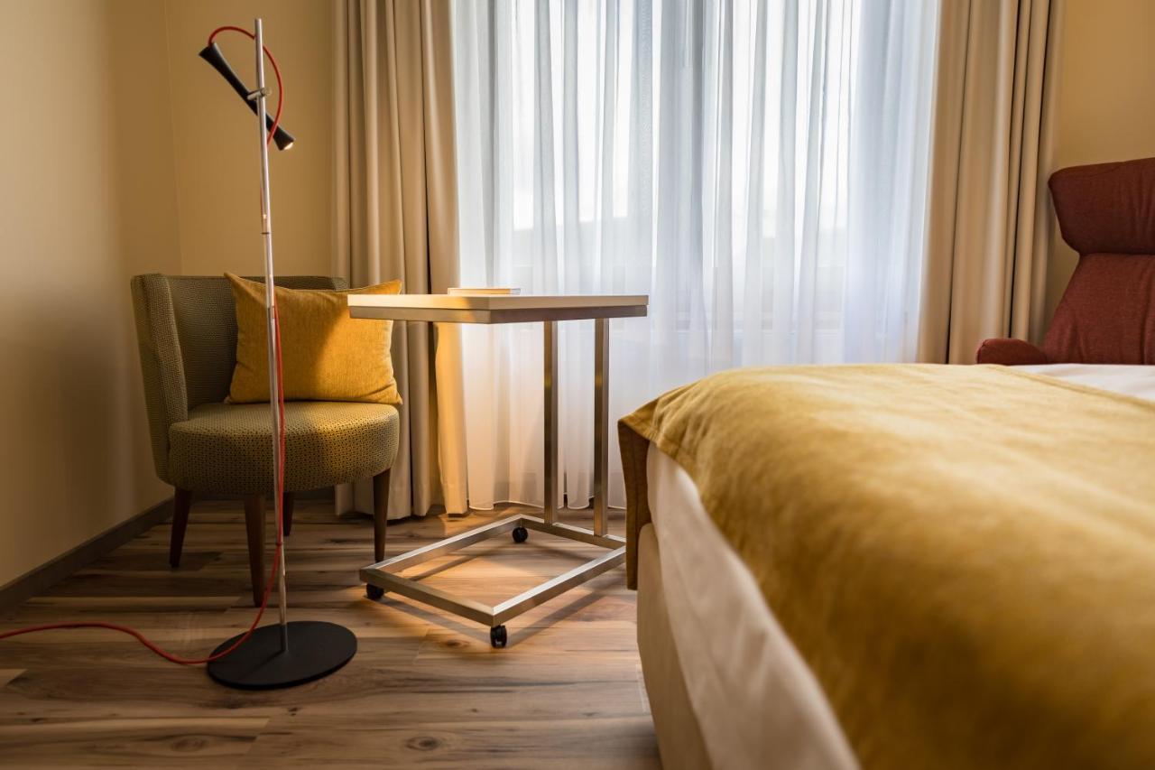 First Inn Hotel ซวิคเคา ภายนอก รูปภาพ