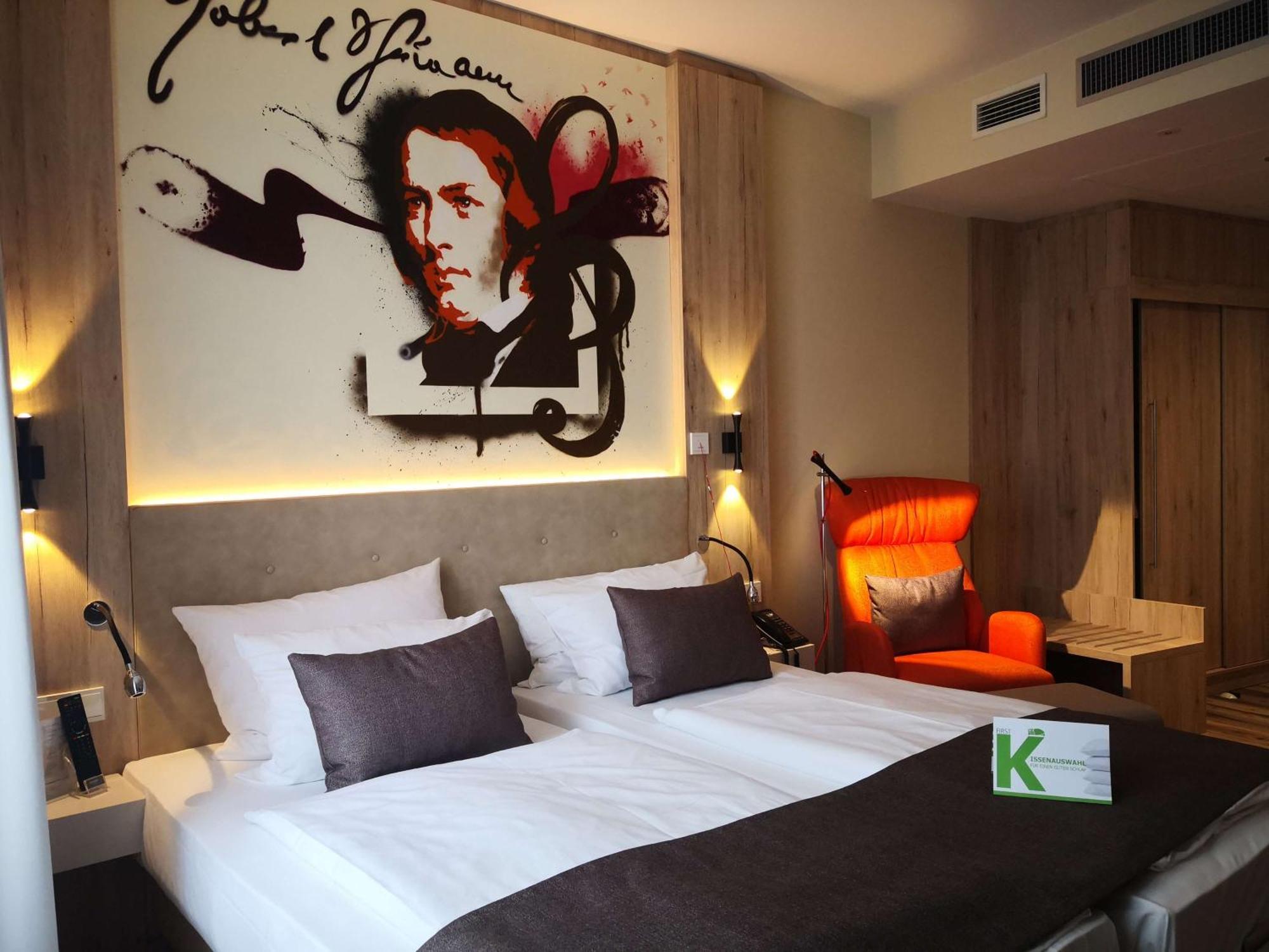 First Inn Hotel ซวิคเคา ภายนอก รูปภาพ