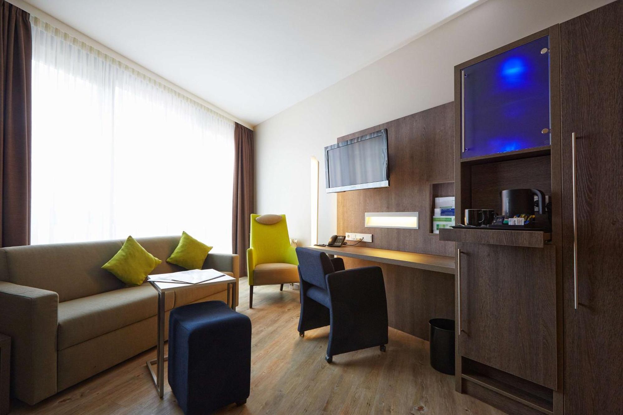 First Inn Hotel ซวิคเคา ภายนอก รูปภาพ