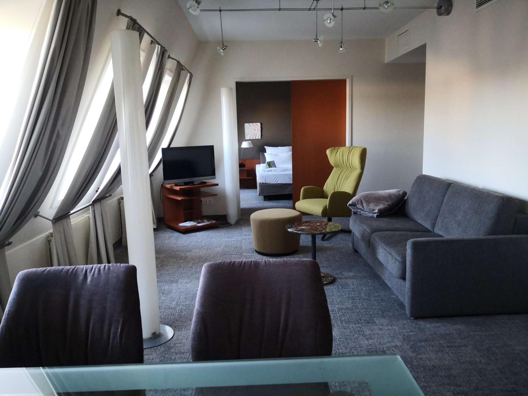 First Inn Hotel ซวิคเคา ภายนอก รูปภาพ